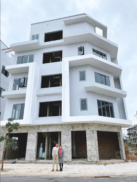 Sao Việt báo hiếu bố mẹ: Người xây biệt thự hoành tráng, mua xe tiền tỷ, người cật lực kiếm tiền lo cho gia đình - Ảnh 4